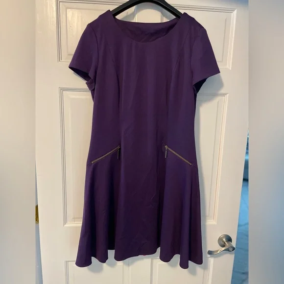 Beautiful purple dress size 16 - Picture 5 of 5